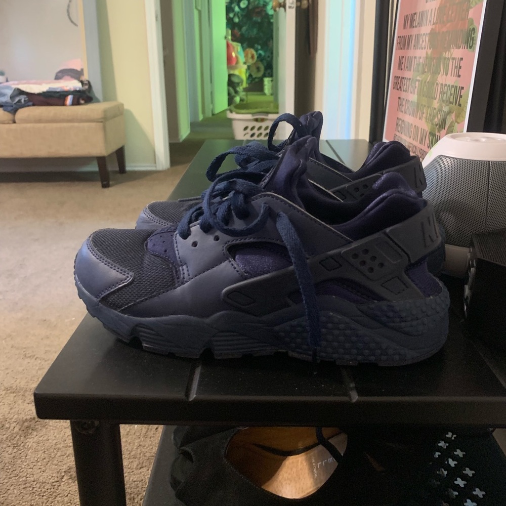Nike Navy Huaraches